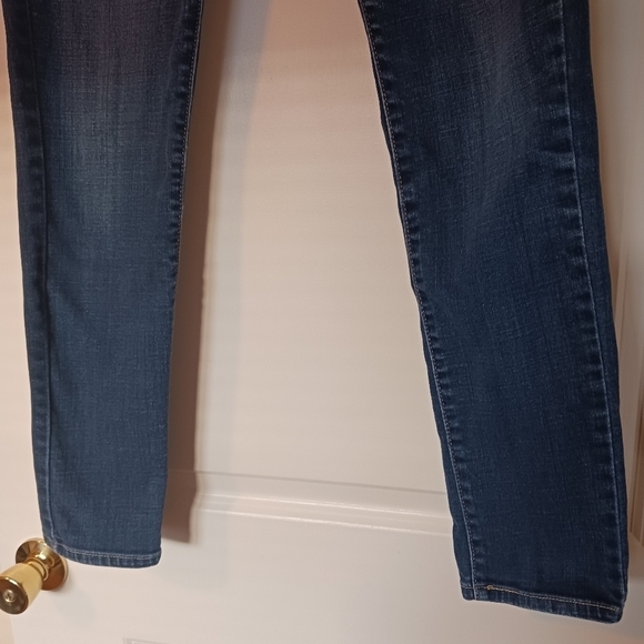 Levi's slight curve skinny jeans 🩵 size 6 - Picture 3 of 9